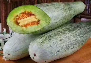 甜瓜羊角蜜瓜怎么吃,美味多汁的夏日消暑佳品，这样吃最过瘾